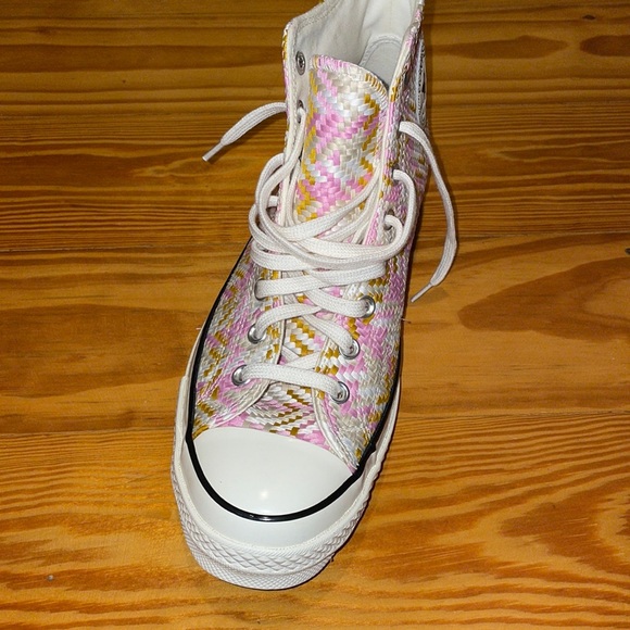 Men’s 10.5 - Converse Chuck Taylor Pink Woven High Top - Picture 4 of 11